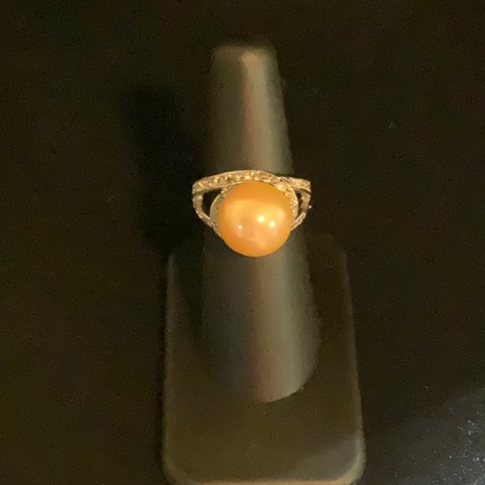 Pearl fashion ring with CZ stones sz 6
